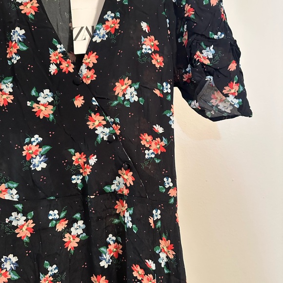 Womens size xs new with tags super cute dress - cute buttons detail!! - Picture 3 of 3